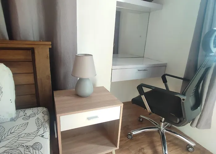 Luxury Spacious 2br In Salcedo Village Apartment