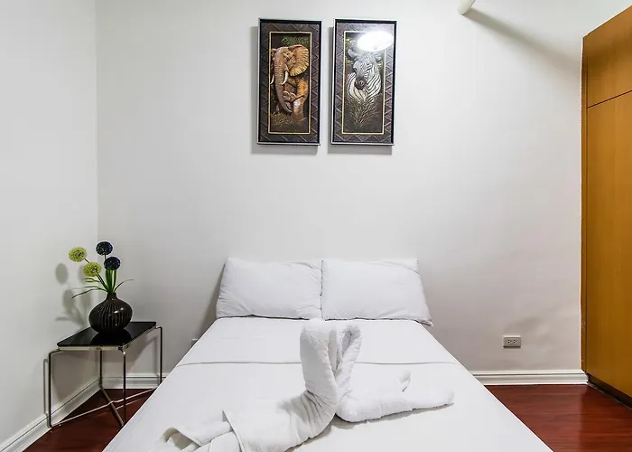 Luxury Spacious 2br In Salcedo Village Apartment