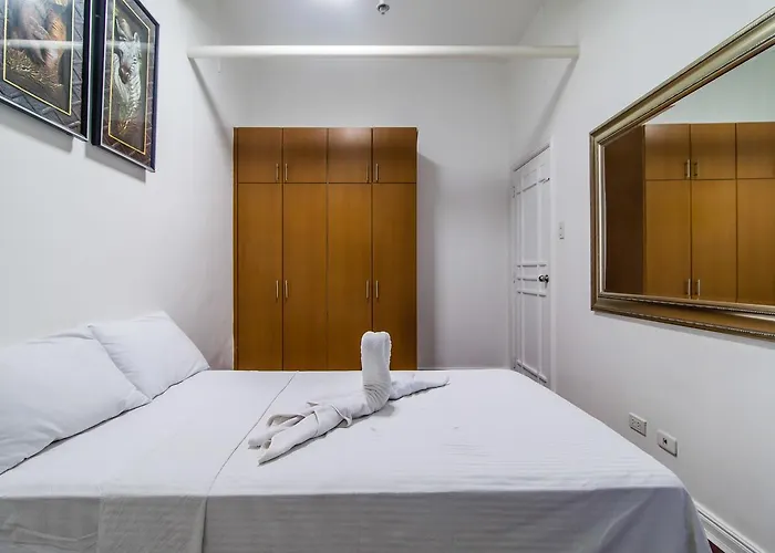Luxury Spacious 2br In Salcedo Village Apartment *
