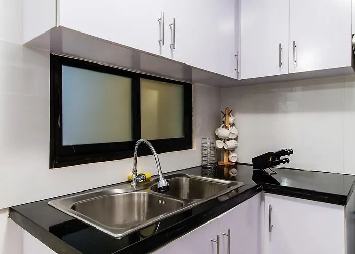 Luxury Spacious 2br In Salcedo Village Manila