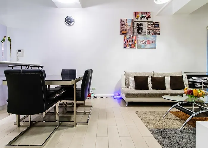 Luxury Spacious 2br In Salcedo Village Apartment *